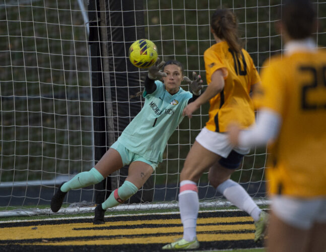 Huskies soccer drops 3-1 decision to Rangers Friday